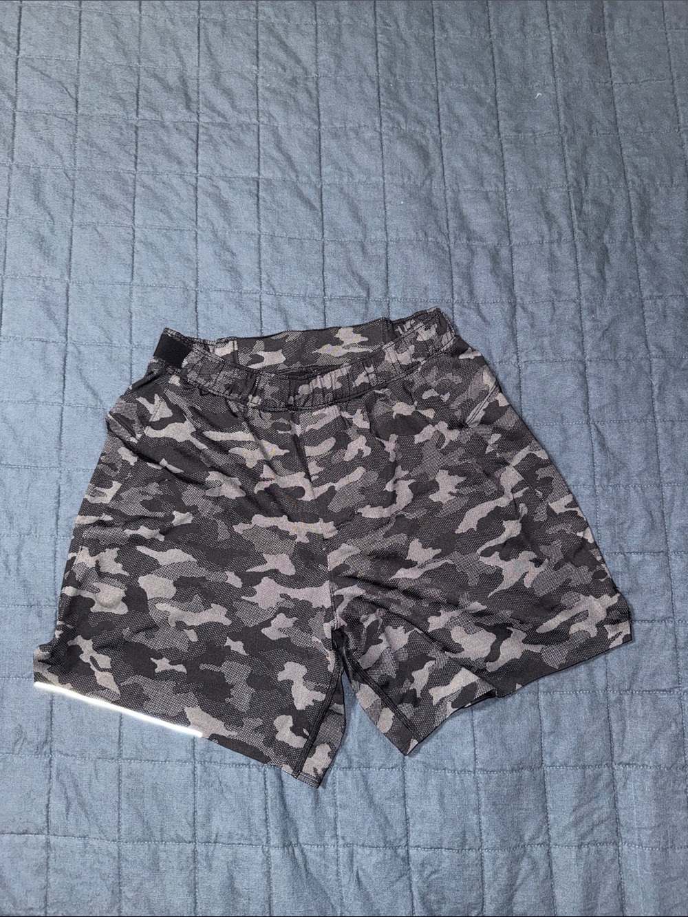 Lululemon Men's M Surge Short 6"
Lined Jacquard Variegated Mesh
Camo Black